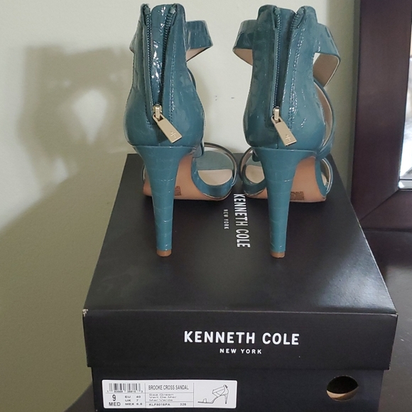 Sandals - Picture 2 of 3